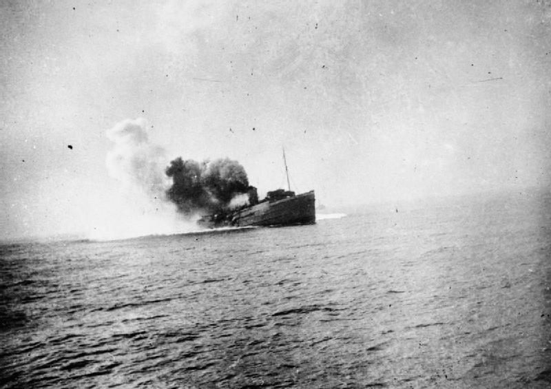 4 Allied destroyers &amp; more smaller ships have been sunk at Dunkirk. Royal Navy Captain Tennant, horrified by today's losses: "I'm sorry, no more ships by day- evacuation at night only."