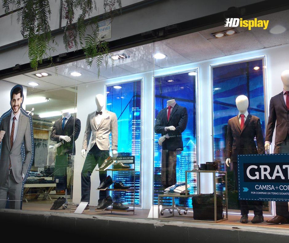 HDisplays's tweet photo. Las funciones de un escaparate son: ayudar, informar, entretener e inspirar. Con nuestras #CajasDeLuz de no pasaras desapercibido.
#HDisplay #retail #backlight https://t.co/f3lBm1AzlQ