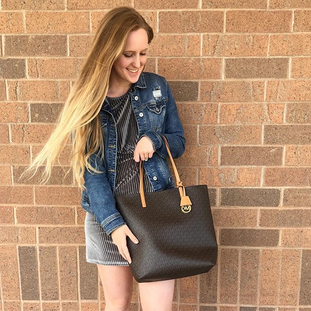 PlatosGF's tweet photo. How PERFECT is this Michael Kors purse?! No holds on this beauty, call to purchase for $100! #pcgf #platos #platoscloset #grandforks #northdakota #minnesota #und #undproud https://t.co/iQ3iFf5U7V