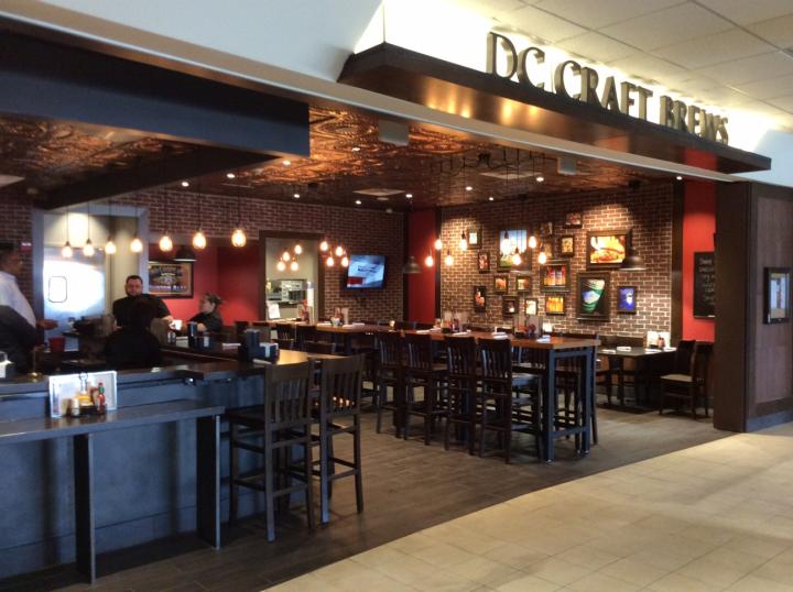 ConcessionsIntl's tweet photo. Traveling through Washington Dulles Airport? Stop by DC Craft Brews &amp; Grill on Concourse D, to enjoy local craft brews from DC, Virginia, and Maryland along with wine and a generous menu of pub grub! @Dulles_Airport #cintl https://t.co/cp45PFLDE2