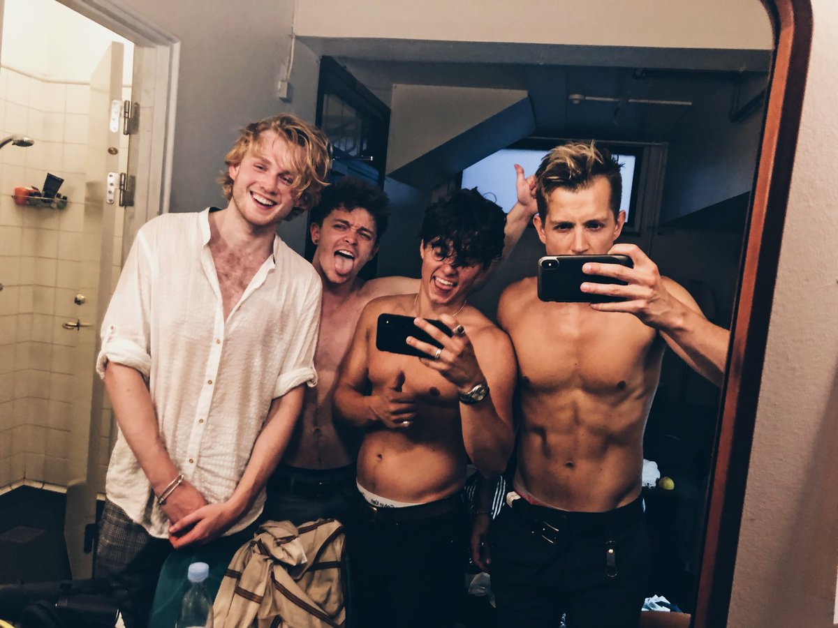 TheVampsJames's tweet image. I bloody love you guys. Best tour so far.
