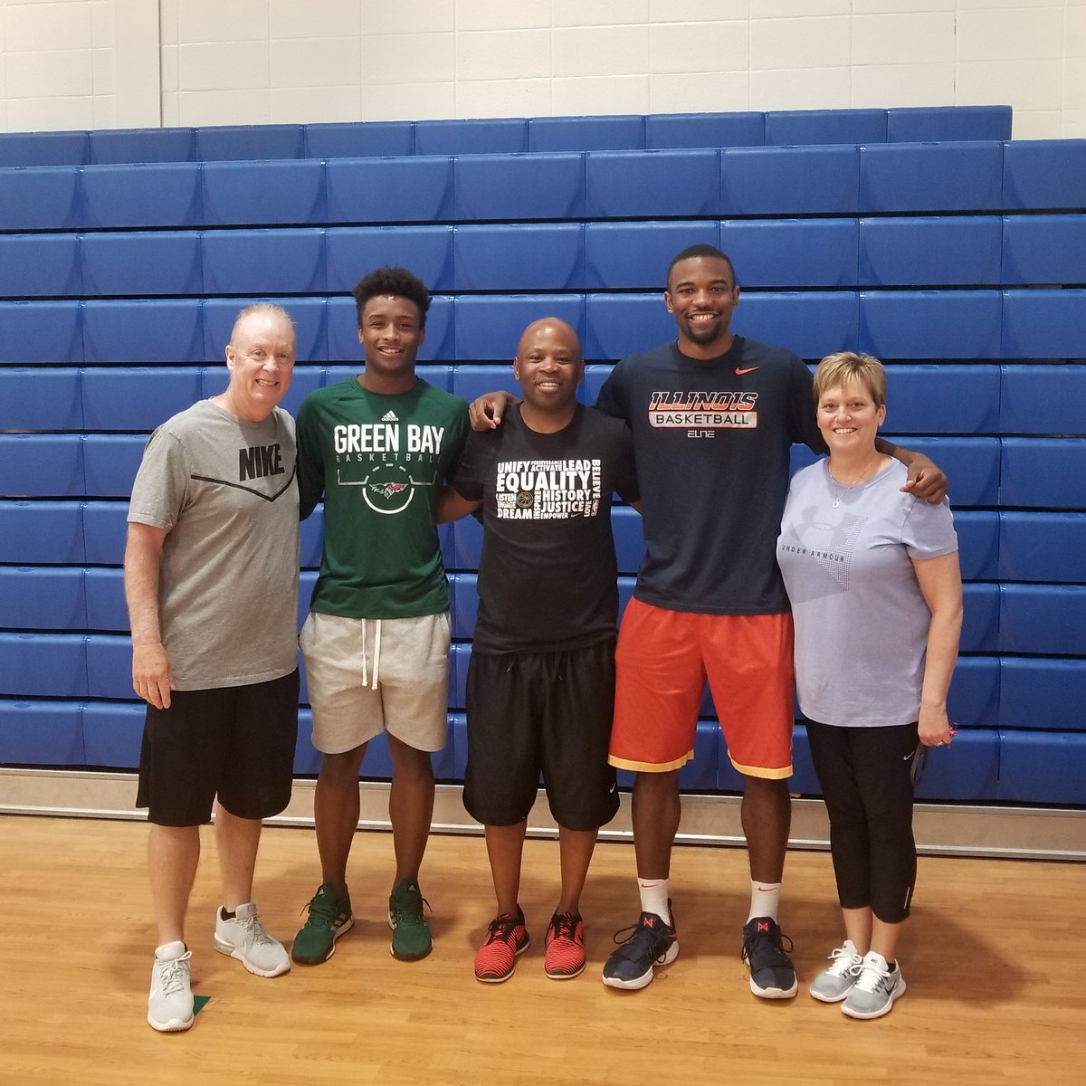 JJHHoops's tweet photo. A great way to end Week 1 of Wolverine Elite Basketball Camp
..... Aaron Jordan (Illinois) & PJ Pipes (UW Green Bay) stopping by to show campers some of their fave drills, answer questions, and sign autographs!!!! #ProudCoach #GivingBackToTheKids https://t.co/5IL64lVSPE