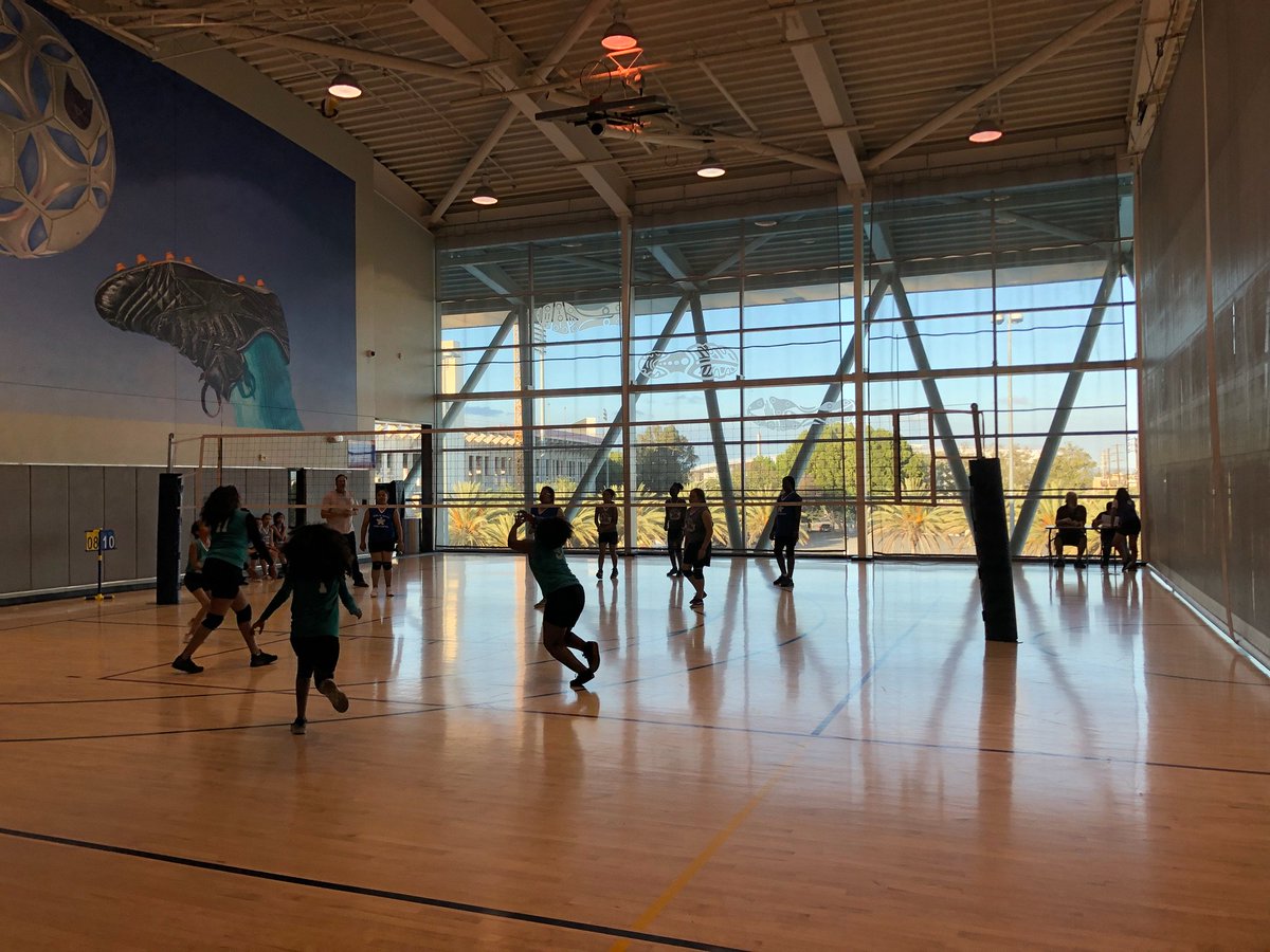 LAPromiseFund's tweet photo. Way to go, #JohnMuirMiddle Cougars for winning your volleyball tournament and #LAPromiseCharterMiddleSchool Grey Wolves for making it all the way to the playoffs! 🏐🏅👏🏽 #PERSISTENCE #southla #educationalequity https://t.co/W6dcBCpJfo
