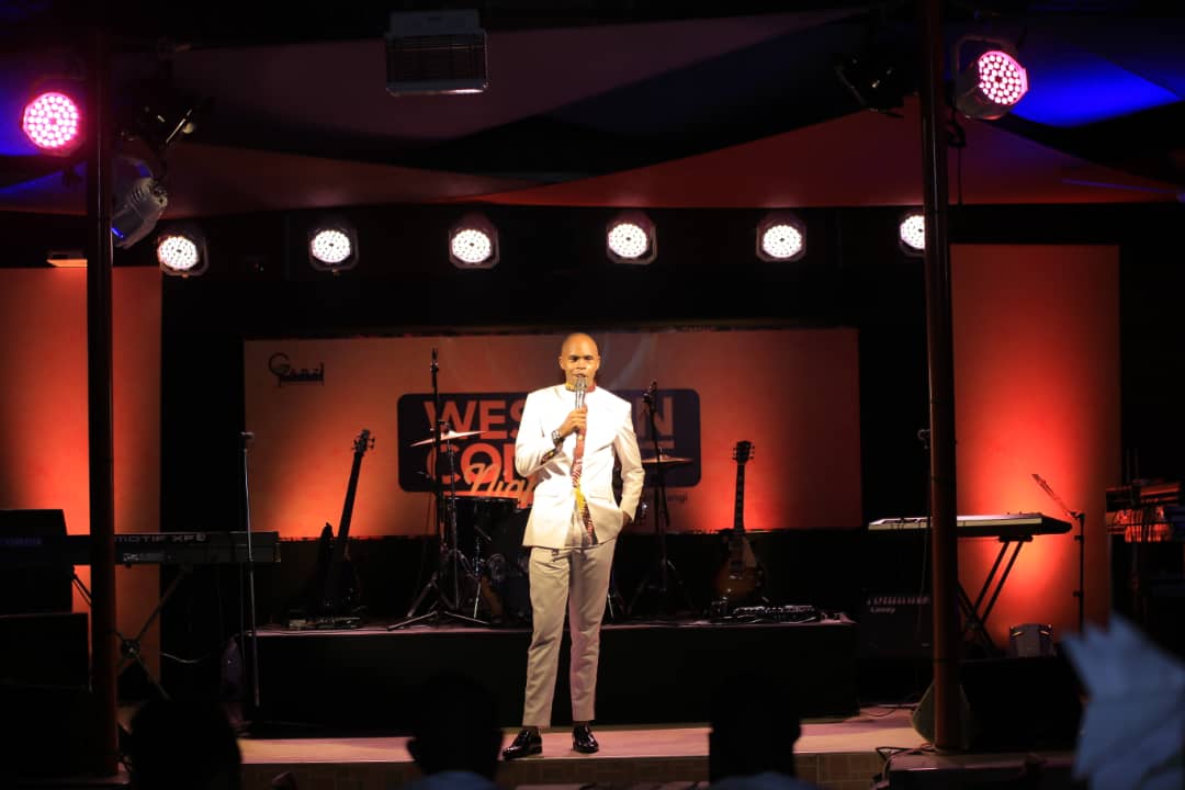 ComedyStoreUG's tweet photo. Kampala's finest events emcee @AlexMuhangi hosting the #WesternConnect at @gabzlounge. First episode was a blast. Wait for the next one. @MCMariachiUg + singer @Ray_G_official did perform.
Call it a general meeting of Banyankole, Bahima, Bakiga, Batooro.... https://t.co/09A2vaItrO