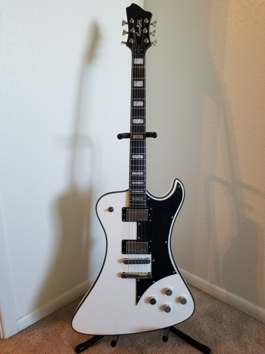 #newgirlfriend finger her good and she sings.

I'll see myself out.

#hagstromguitars #ghost #Prequelle