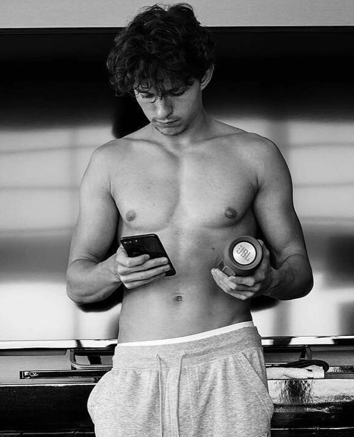 rpg_mcu's tweet image. 📌tom holland
tom holland 
fame
acteur