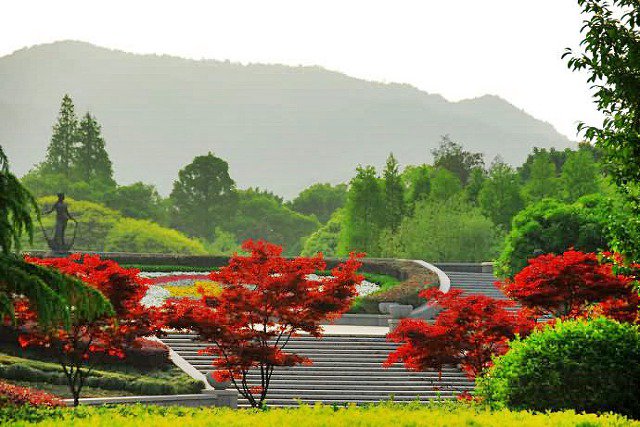 쉬운 일을 어려운 일처럼,
어려운 일을 쉬운 일처럼 대하라.
전자는 신뢰가 잠들지 않게,
후자는 자신감을 일지 않기 위해서다.
- 발타사르 그라시안 -