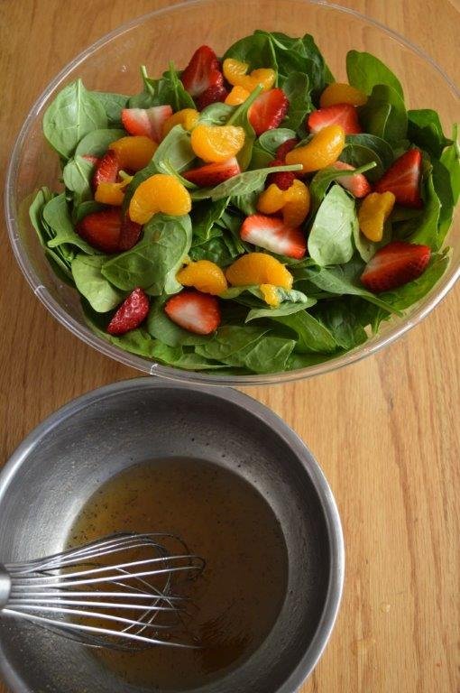 AMothersShadow's tweet photo. The dressing for this DELISH salad is healthy and tastes AMAZING! https://t.co/HtdLp9Ep25 #Honey #Nutmeg #FoodRecipes #AMothersShadow #Dinnersalad #Vinegar https://t.co/Z0FwNcamZd