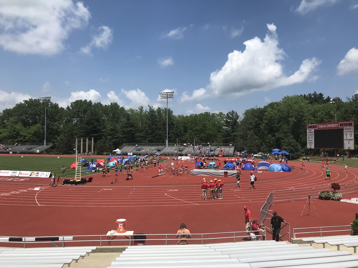 GHS_girlstrack's tweet photo. Patiently waiting for that 7:40pm start time for the 300m Hurdles. #RunJillRun #ChampionshipFriday https://t.co/L3RQWcyRSJ