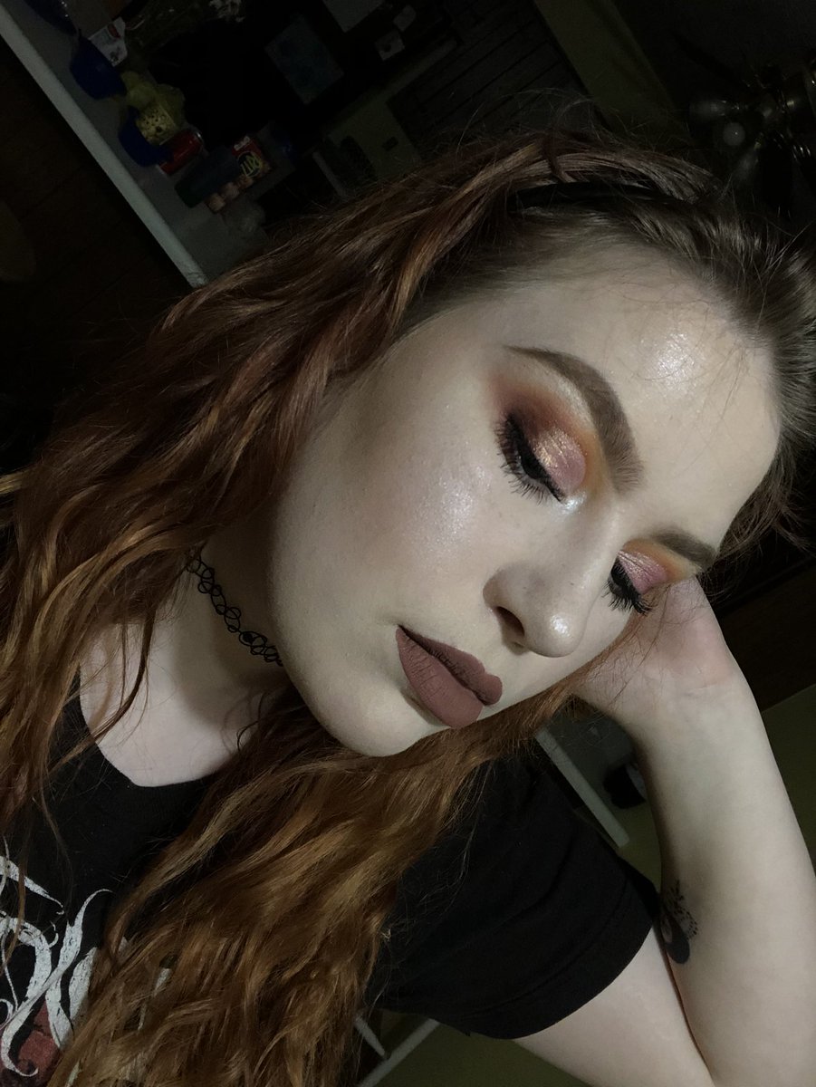 dwtdjoo's tweet photo. Did a cut crease using the @Jaclynhill x @MorpheBrushes palette 💘 the shade “sissy” is my new fav 😍😍😍 https://t.co/Gga6deT5cu