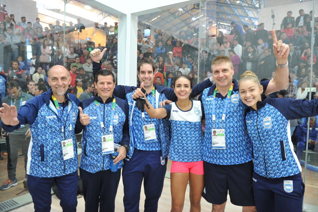 5AResultados's tweet photo. #Odesur Argentina 🇦🇷 sumó 2⃣ medallas doradas 🥇en #Raquetbol

@ProMariaVargas ganó el torneo individual (final 15-4 y 15-6 ante Sabja 🇧🇴) y junto a Natalia Méndez vencieron en el torneo de dobles (final 15-11 y 15-10 contra Bolivia 🇧🇴). https://t.co/mi2Mz3a8Yz