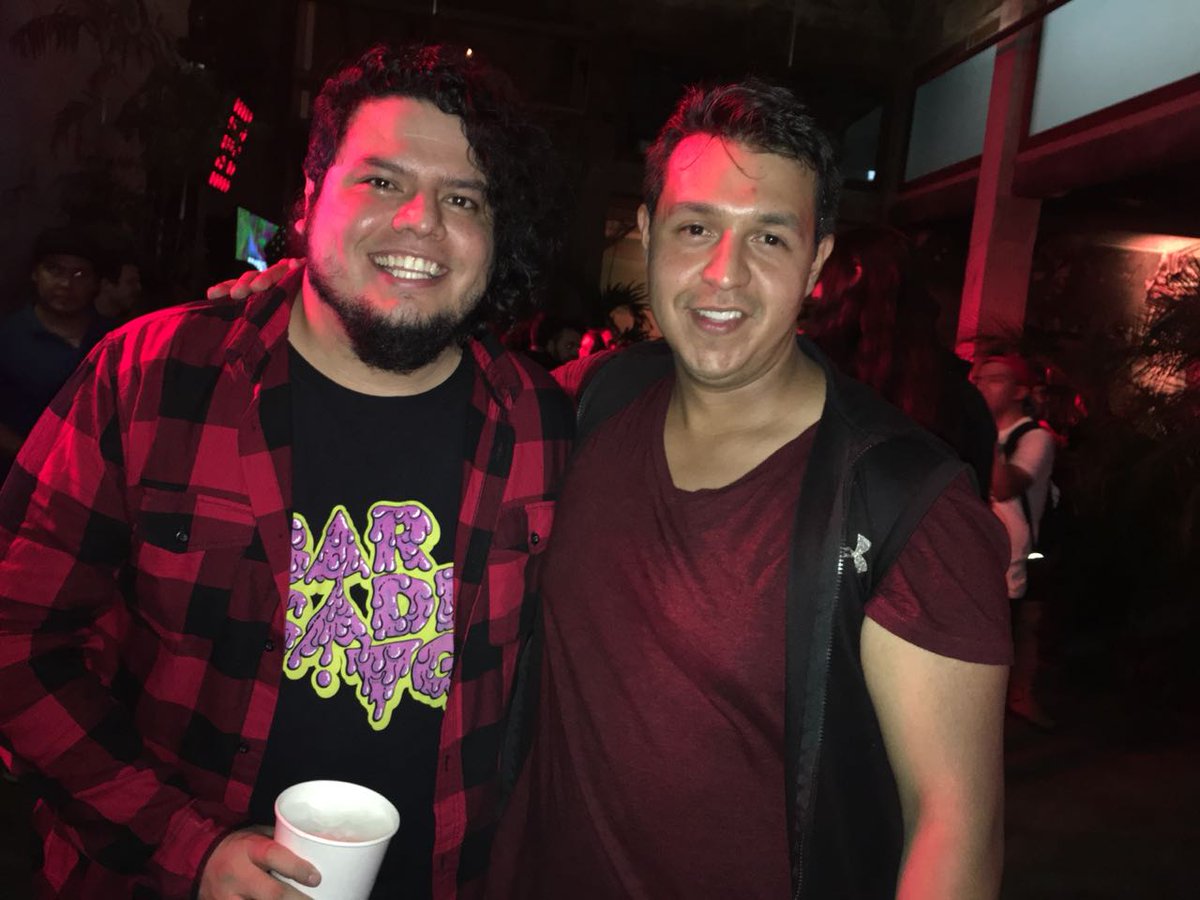 DARKB1ZARR0's tweet photo. gran noche en #twoyearcelebration @BarcadeVG un gusto conocer a @Aftasher @Folkensio @ZhyGou @PunisherIV grandes personas✌🏻 https://t.co/QRZs8FOCxi
