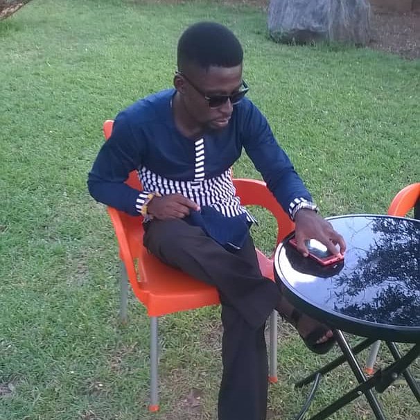 OseiAkotoIan's tweet photo. Moment #2

#DatMoment when you are a corrupt football person and you get a call from a friend called Anas. Not Anas #12. All u do is mute it and not pick...it's called default missed call mode.

#DatMoment https://t.co/8w4yBmso8c