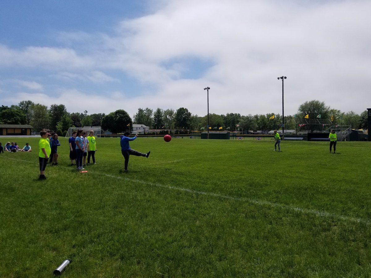 ElemColoma's tweet photo. The CIS 5th Grade Kickball Tournament is underway. #traditions #cometpride https://t.co/W1JD0ij57W