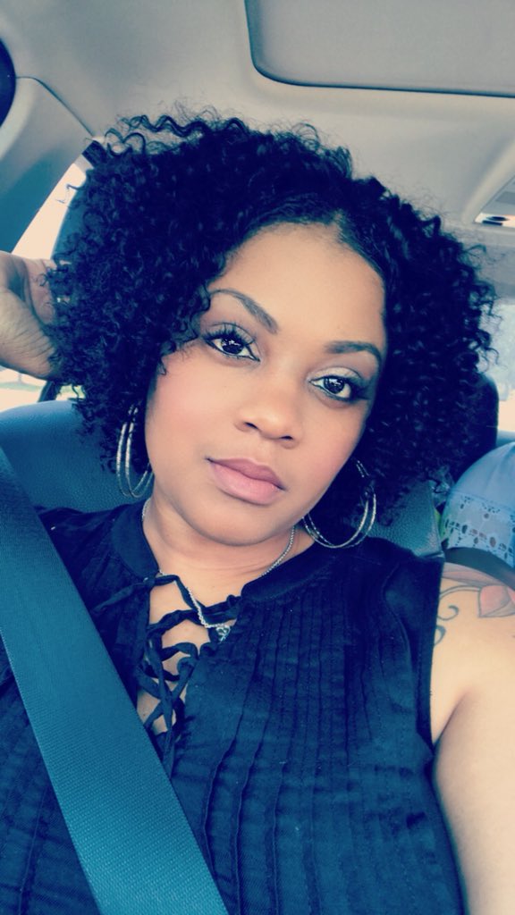 ColeThaDiva's tweet photo. Sick and all but I made it!! Way to go Canes!! #classof2018 #BA #Dootie #Kiersten #MikeLee #Austin #AJ 🤘🏾
#hightowergrads https://t.co/cGT5NrUtT8