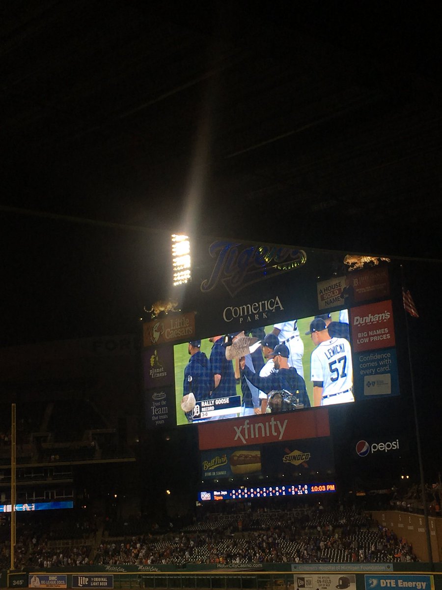 PhelanDinverno's tweet image. The @tigers #RallyGoose is 3-0. #killingthegame #motorcitykitties #roar 🤷🏻‍♀️⚾️🇺🇸🐯 #fridaynightlights 💙