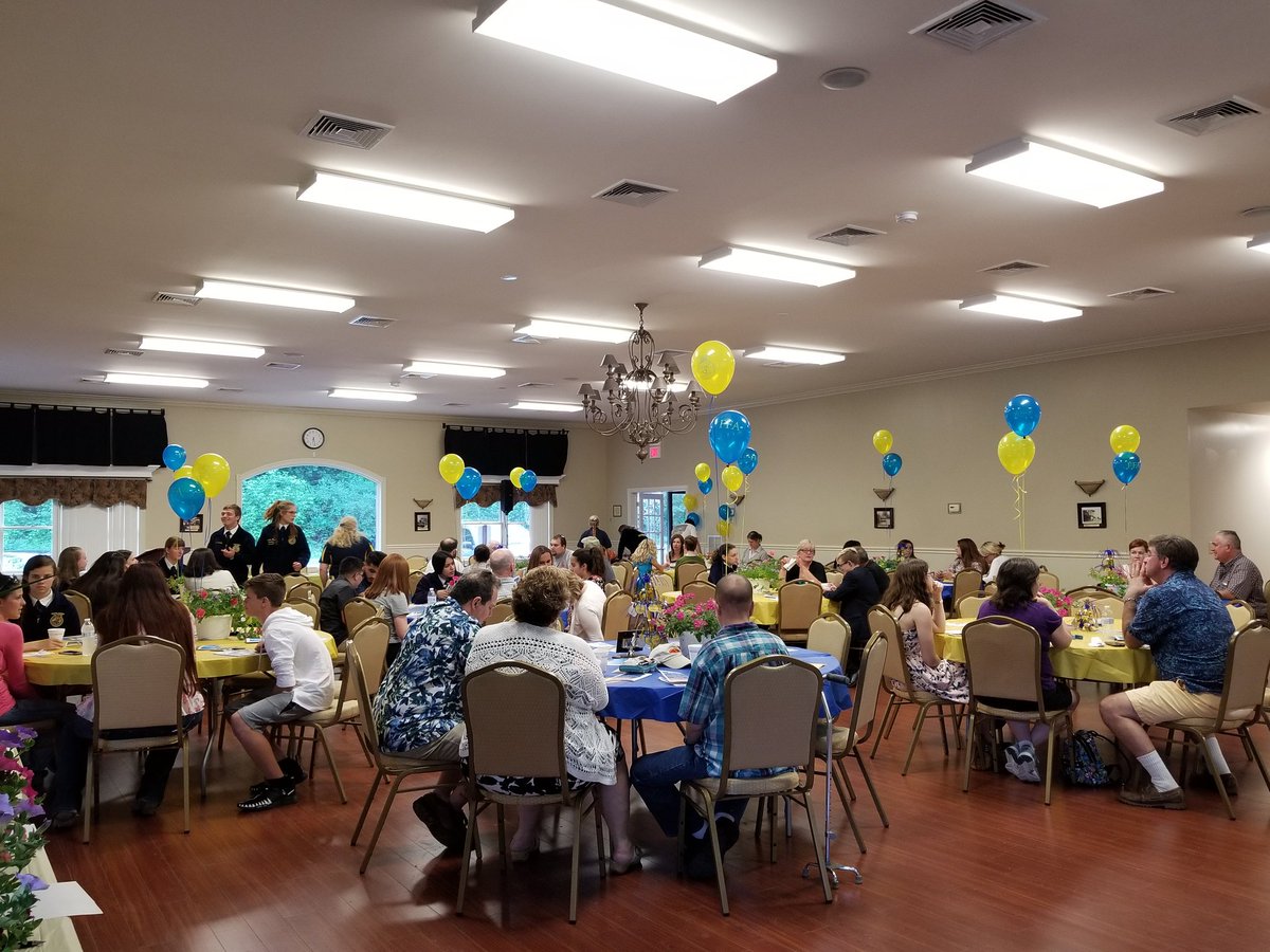 AmyKline1999's tweet photo. #WarrenHillsFFA 2018 Banquet #WHRHighSchool, #WHRHSPride, #WHRSD, #NJFFA, #FFA https://t.co/szxmtJg53A