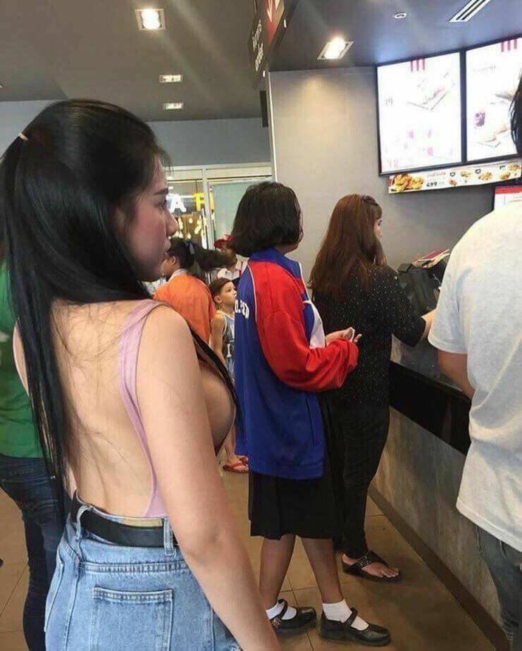 Bigc2534's tweet photo. KFC คนเยอะมาก 
#แต่ก็ทนรอ https://t.co/YG7XpNNvNb
