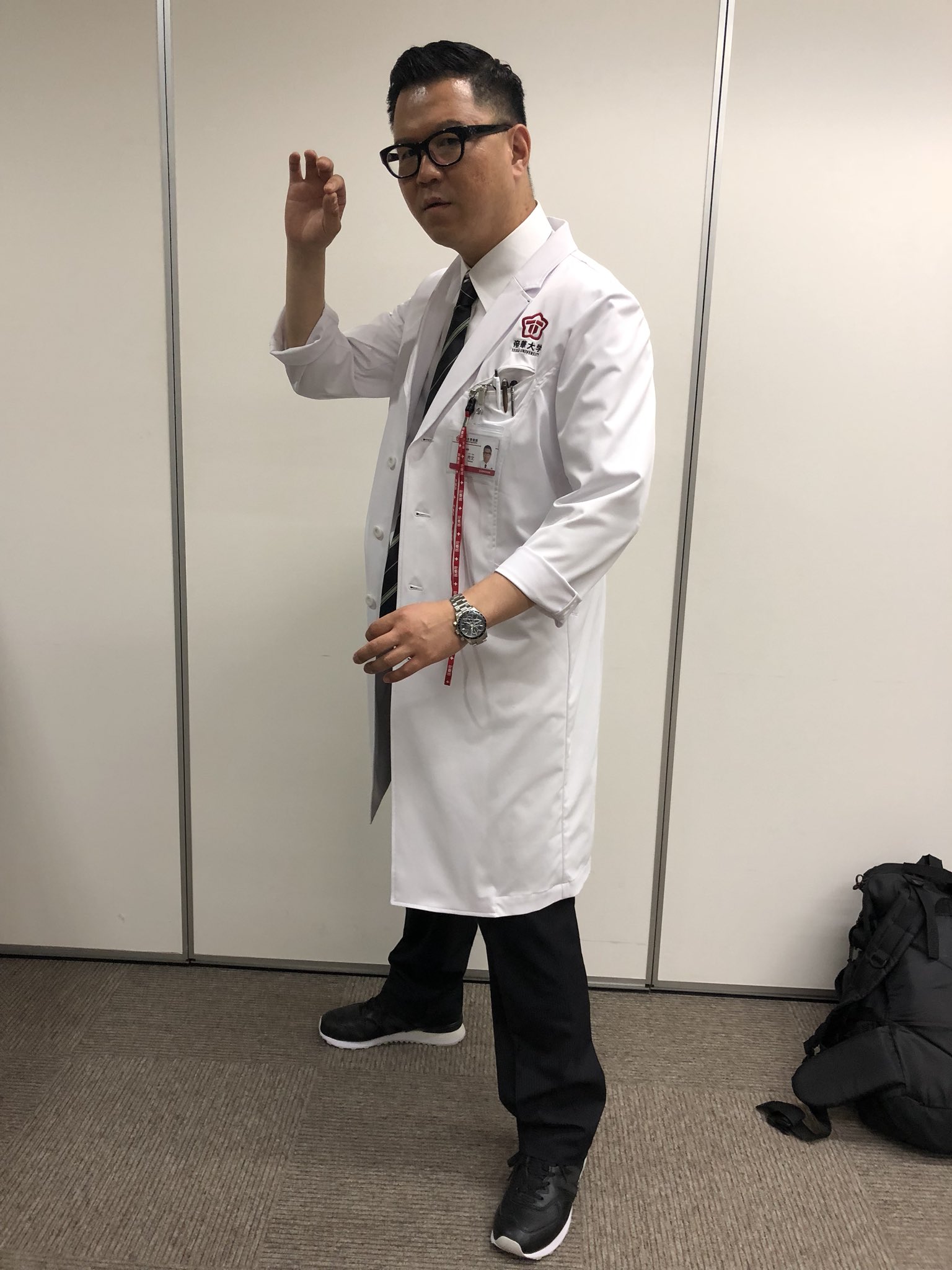 シソンヌ 長谷川忍 Twitterissa 明日のブラックペアンに出演しています もう一度だけ言います 明日のブラックペアンに出演しています 以上になります T Co Lzjed1da5b Twitter
