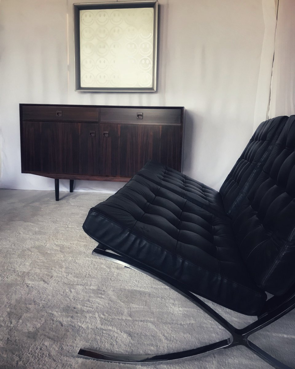contactModernSA's tweet photo. Sublime Happiness artwork over rosewood credenza prefaced with Mies Van Der Rohe legs
.
.
#tgif #happy #midcenturymodern #vintage #midcenturymodernfurniture #newdecor #decor #modern #decorativearts #instashop #picoftheday #beautiful #interiordesign #vintagelove #artwork #deco https://t.co/rxXGUvMOXa