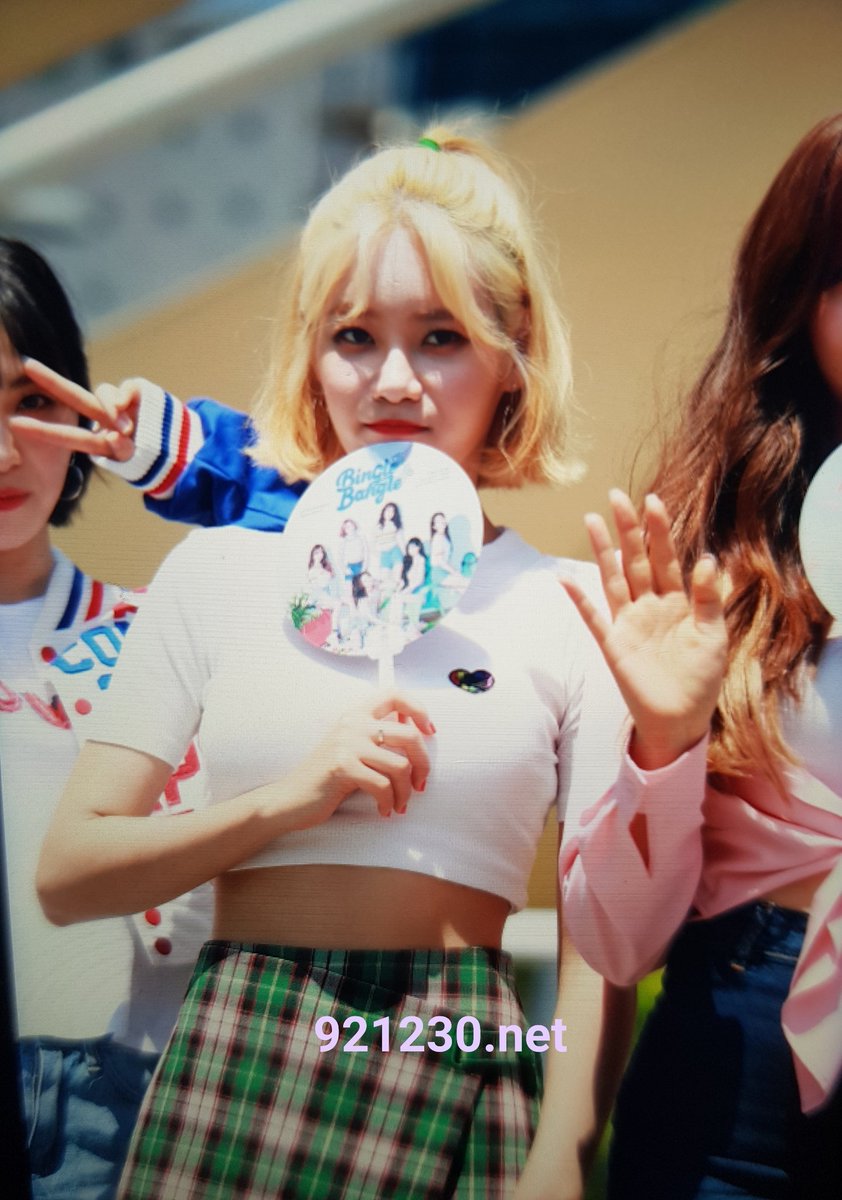 921230_net's tweet photo. 180602 #AOA #유나 #YUNA 
@Official_AOA 

오랜만이야😆😆😆😆 https://t.co/YmxTFJbcDk