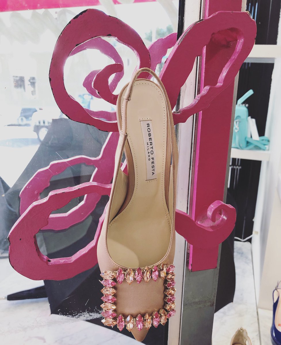 Our pink wrought iron Ł for Loula 🎟

Try on new heels this weekend by 
#RobertoFesta #robertofestamilano #madeinitaly #heels #highheels  #shoeheaven #loula #loulashoes #toorakroad #southyarra #melbourne