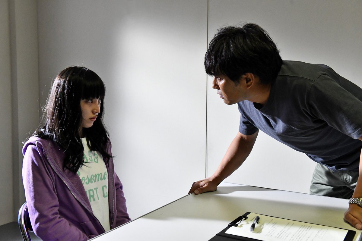 シグナル 長期未解決事件捜査班 公式 写真で振り返る第8話 集団暴行事件の被害者 奈々 山田愛奈 の取り調べシーン 彼の人生がかかっているんだ と訴えかける大山 北村一輝 一方 泣き続ける奈々 その涙の意味は シグナル 写真で シグナル 長期未解決事件捜査班 公式 写真で振り返る第8話 集団暴行事件の被害者 奈々 山田愛奈 の取り調べシーン 彼の人生がかかっているんだ と訴えかける大山 北村一輝 一方 泣き続ける奈々 その涙の意味は シグナル 写真で