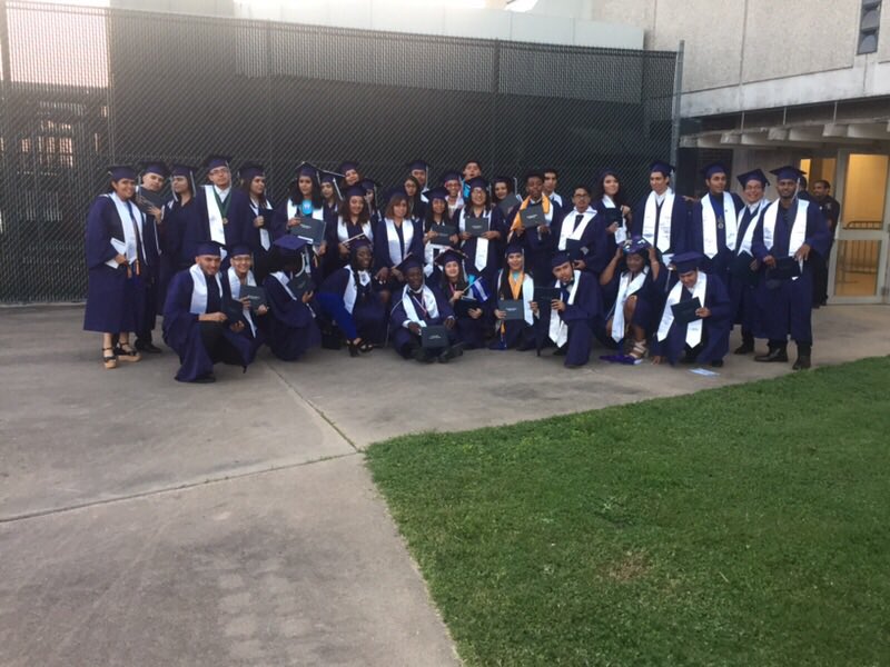 DrBrownEDU's tweet photo. You are Shining ⭐️ Stars! CONGRATS to @JaneLongFutures graduates 🎓 2018! @HoustonISD @HISDSupe @DeigaardS @bambaez #HISDGrad https://t.co/d9nmbHxisq