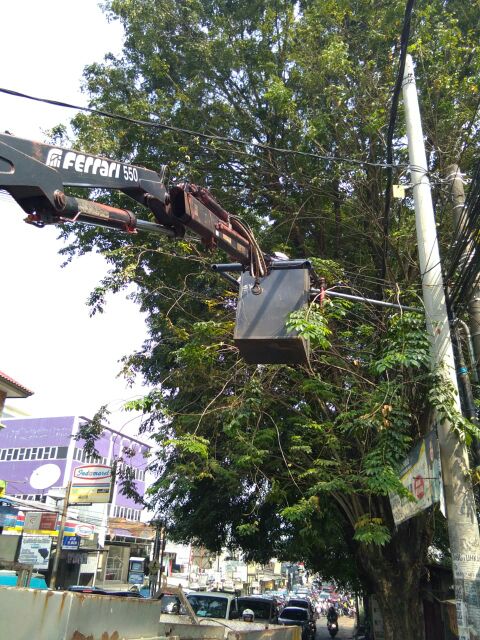 Perbaikan pju padam di depan gundar pada 30 mei 2018 <a href="/pemkotdepok/">PEMERINTAH KOTA DEPOK | #AyoPakaiMasker</a> <a href="/IdrisAShomad/">Mohammad Idris</a>