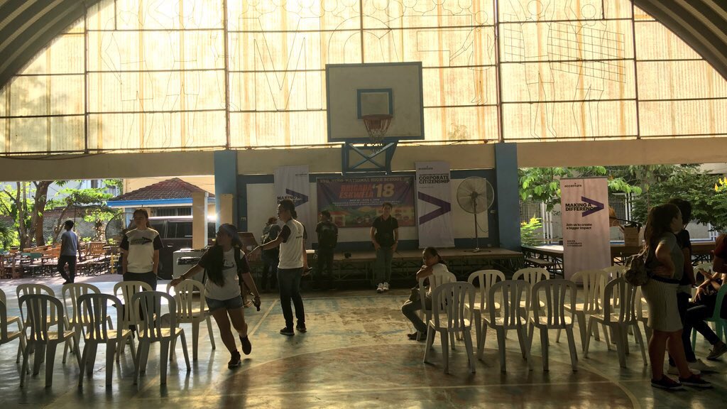 gian_SPRi2's tweet photo. Giving back to the community, one school at a time. Project Koala joins Brigada Eskwela 2018. ✌️😃 #MakingADifference #CCintheNew #AccenturePH #BrigadaEskwela #CCBE2018 #CCDayofAction #CCMonth2018 https://t.co/FLgUCOVcI3