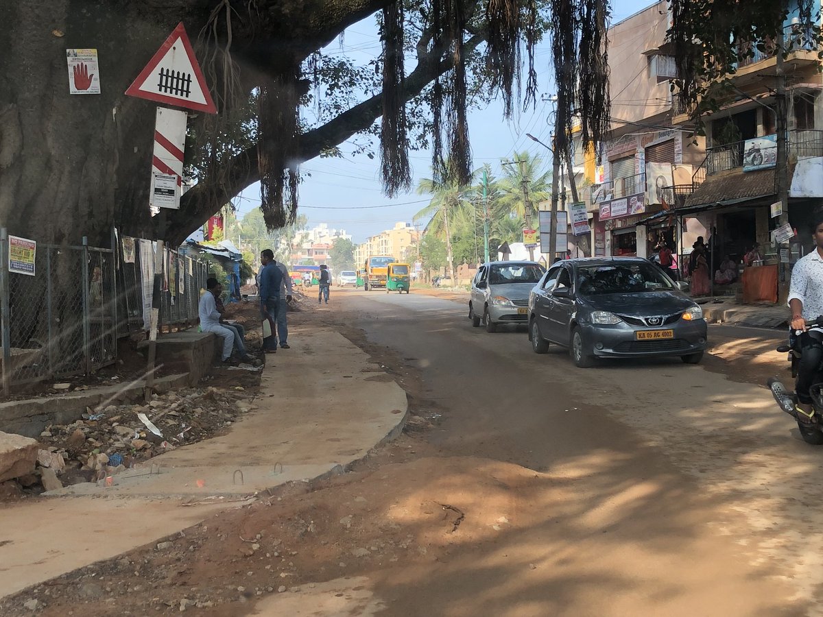 NammaBengaluroo's tweet photo. @BBMP_MAYOR @BBMPCOMM Don’t we deserve better roads ?? 
Are we not paying our taxes to u ??
If u can’t asphalt the entire road... cud u atleast patch it ??
#ward25 #hormavu #krpuram 
#nammabengaluru #roads https://t.co/xNFBcX18IJ