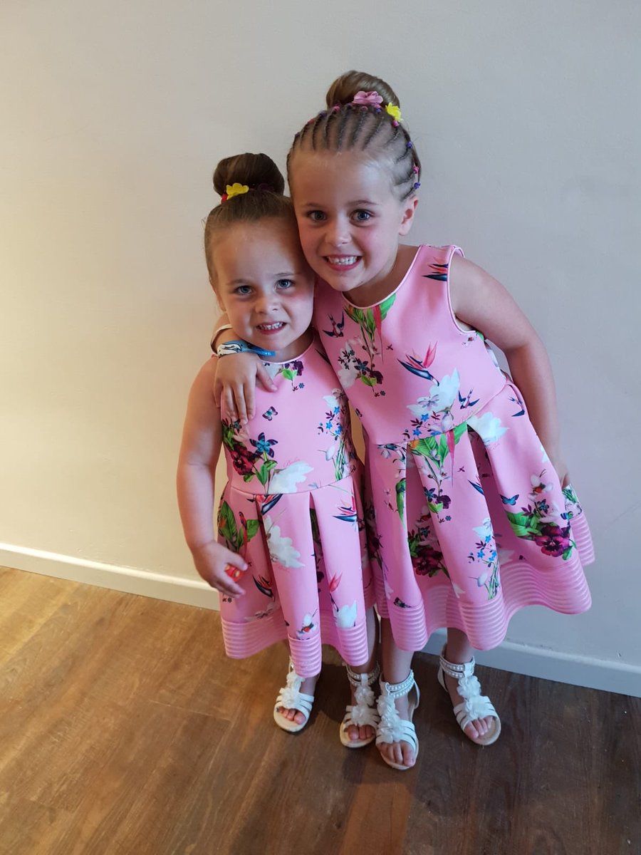 BethanLewis3's tweet photo. My bloody lushies ๐#ElzandAddie #majorca2018 https://t.co/tObJxhcqht