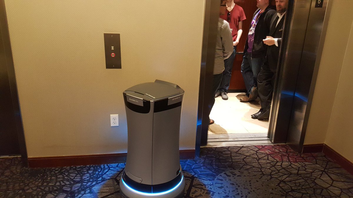 HorseNewsMLP's tweet photo. We found our robotic friend again. https://t.co/MDqB1QygHC