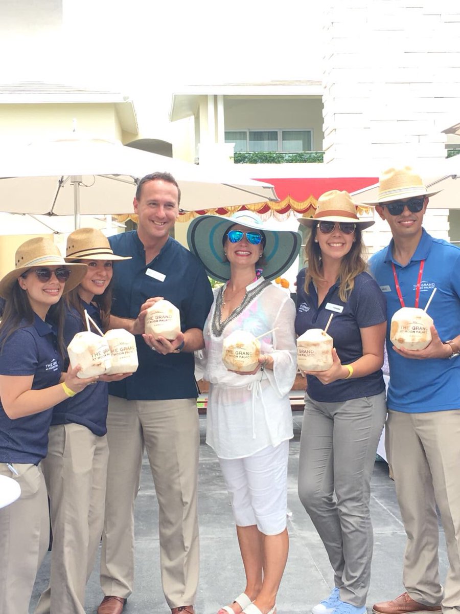 MargaritaLuna's tweet photo. Part of the Best Conference Service Team, GM and @melvandyke Loving the Coco @palacemeetings @theIRForg @PalaceResorts #IRFGrand https://t.co/Qjt2J7lhVC