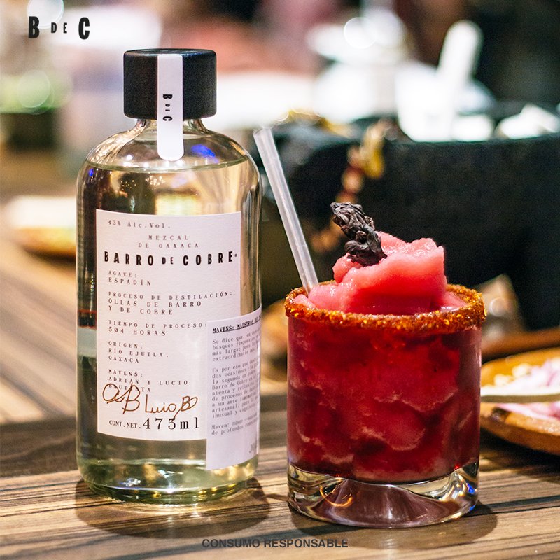 Apaga el calor de estos días con un frappe de jamaica de <a href="/donignaciomx/">Barbacoa Don Ignacio</a> hecha con Barro de Cobre. 🌸🍧