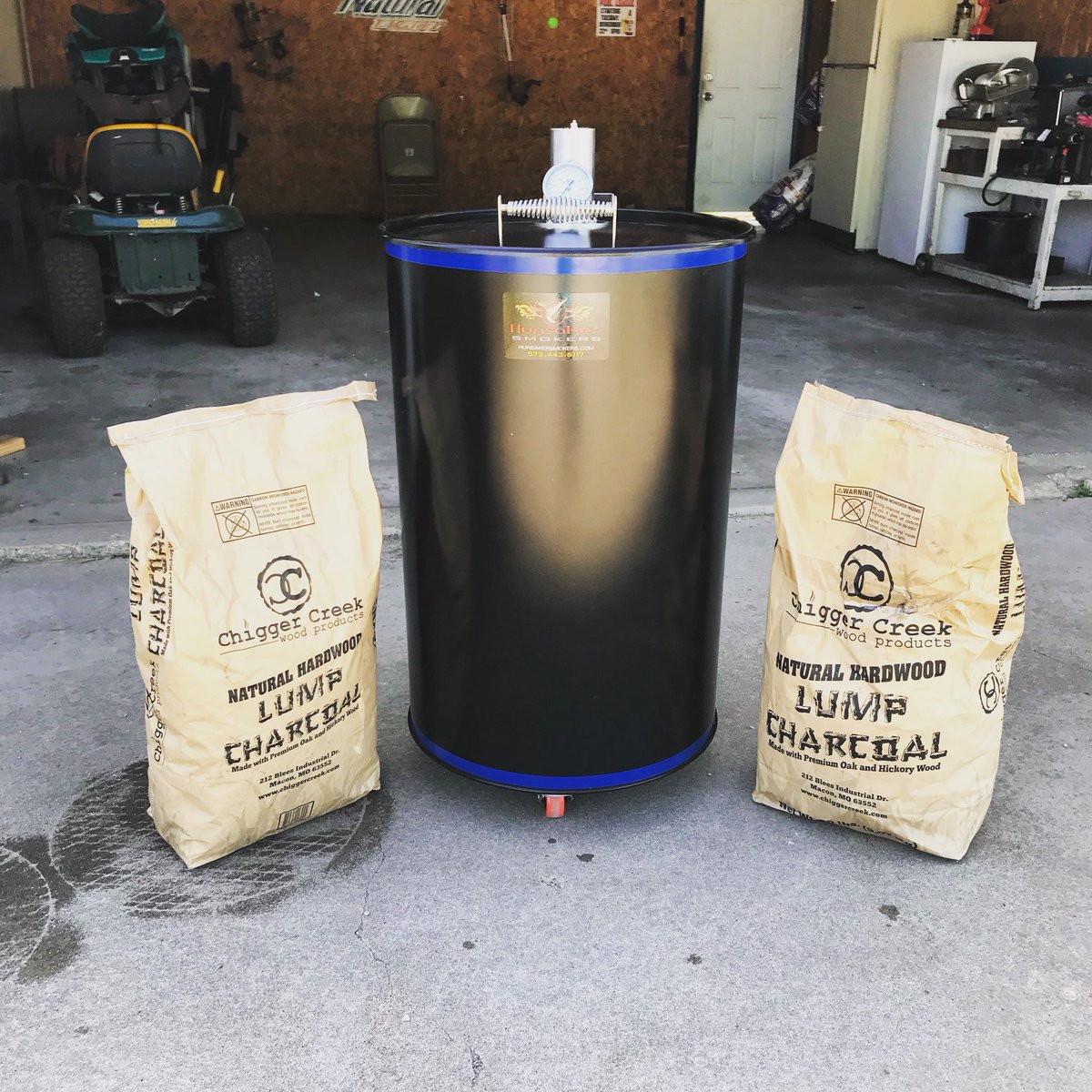 JeremyPlatt's tweet photo. Throwing down on my new @HunsakerSmokers tonight with @ChiggerCreek !!!!!  Nothing but the best when is comes to my BBQ!! https://t.co/dkki0T42dh