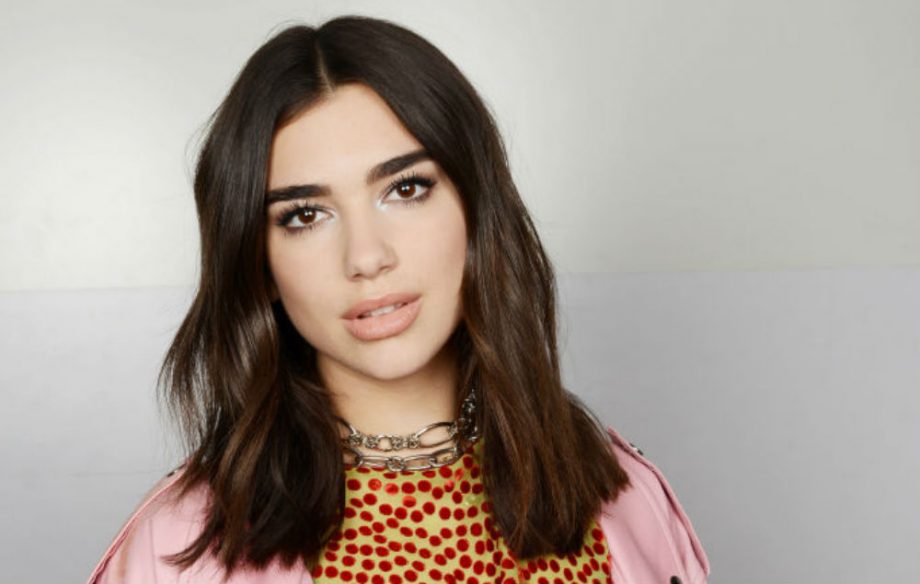 HITPARADEVZLA's tweet photo. #1JUN  Dua Lipa, se ha consolidado como una de las féminas con mayor incidencia dentro del Reino Unido, según una selección de veinticinco personalidades que hizo la revista de moda Vogue, para honrar a esas líderes que están cambiando la manera en la que vivimos. https://t.co/8KVKC3yJWJ
