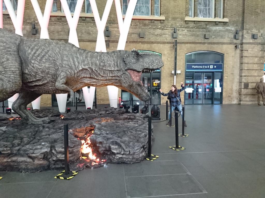 Droowid's tweet photo. Oooo #jurassiclondon @Julia_K_Ryan https://t.co/5foBHYv34c