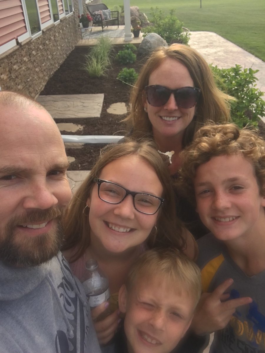 BrianLundeen1's tweet photo. #schoolsout4summer @CadeLundeen missing you #someonehastowork https://t.co/2MOmsvI3Gp