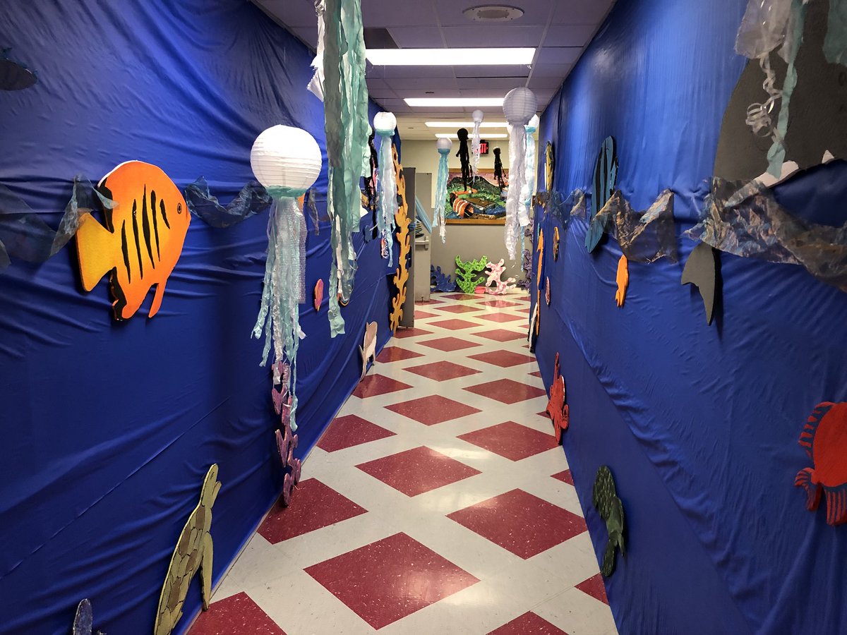 TomStoudtPSD's tweet photo. OMS 8th Grade Celebration. Amazing job PTO!!! #omsjags https://t.co/zIdDSuX1RX