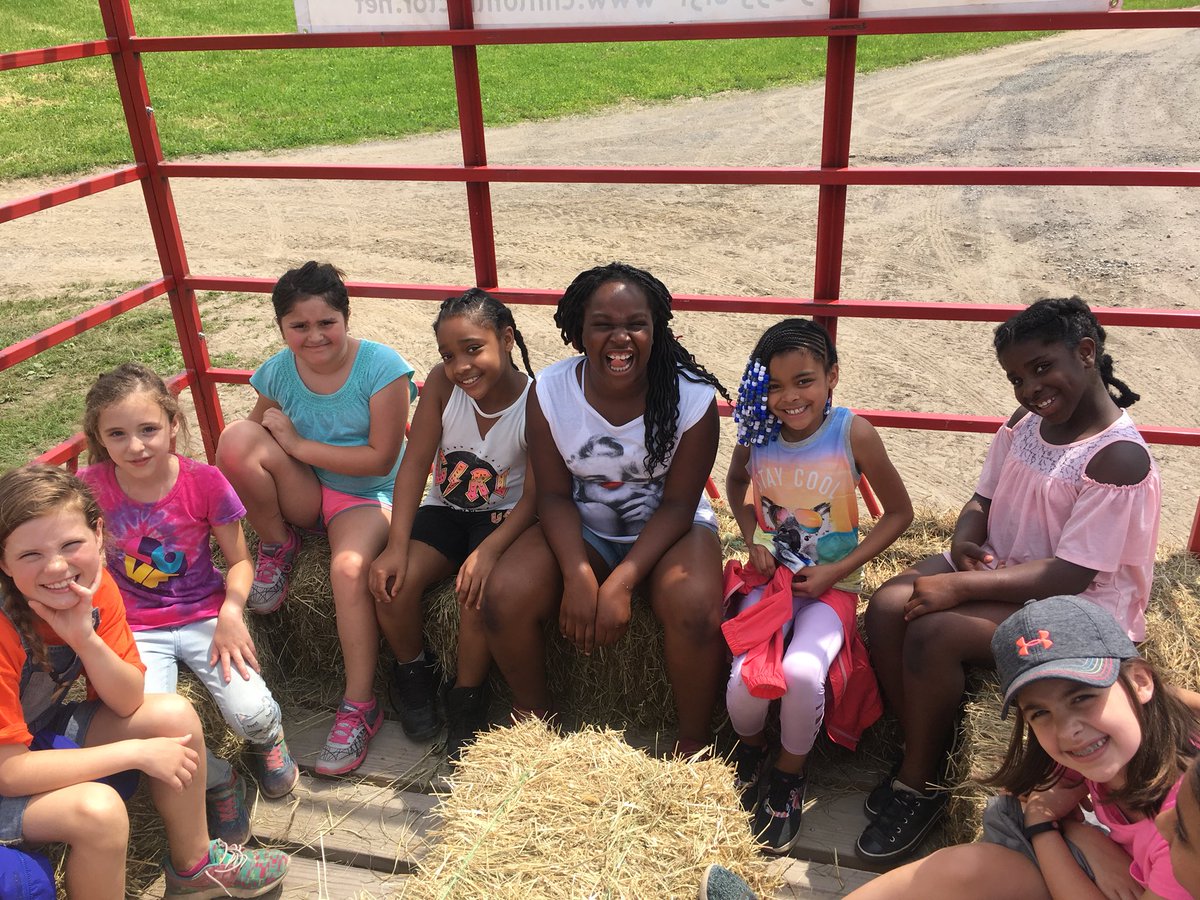 MrChirinosSL's tweet photo. Farm Fest on DiNitto Farms was a success!! #citylifetofarmlife #education @SyracuseSchools @syracuselatin https://t.co/yZfFgl5IqA