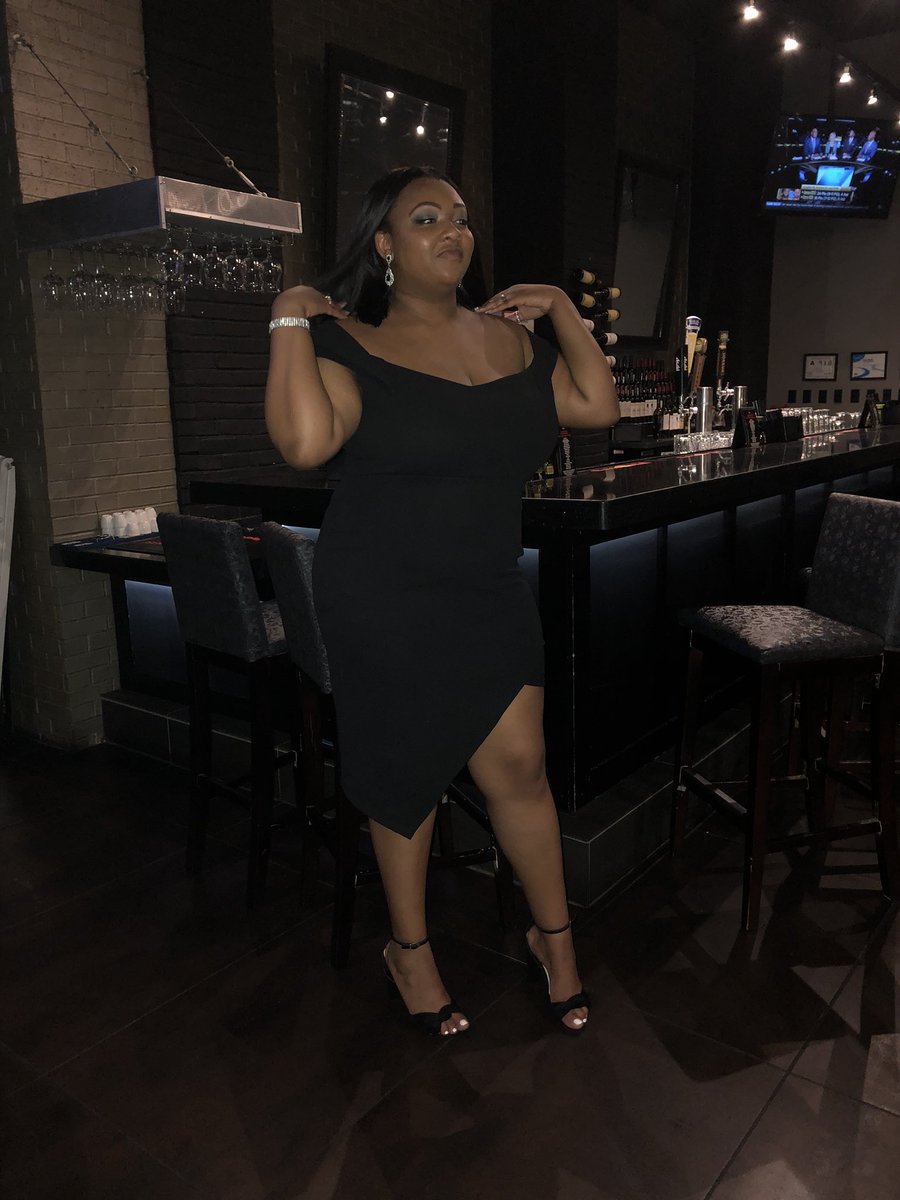tntlovesya's tweet photo. Some candies because your girl is 21 🎂🎉🍾.   #fashionnova @FashionNova https://t.co/S17mCpQQF5