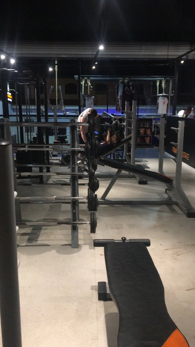 graciacezarini's tweet photo. Pago tbm no pos feriado... 💪🏻👊🏻 (@ Training State) https://t.co/Fgb1odWRWE https://t.co/5MfmQzV4tk