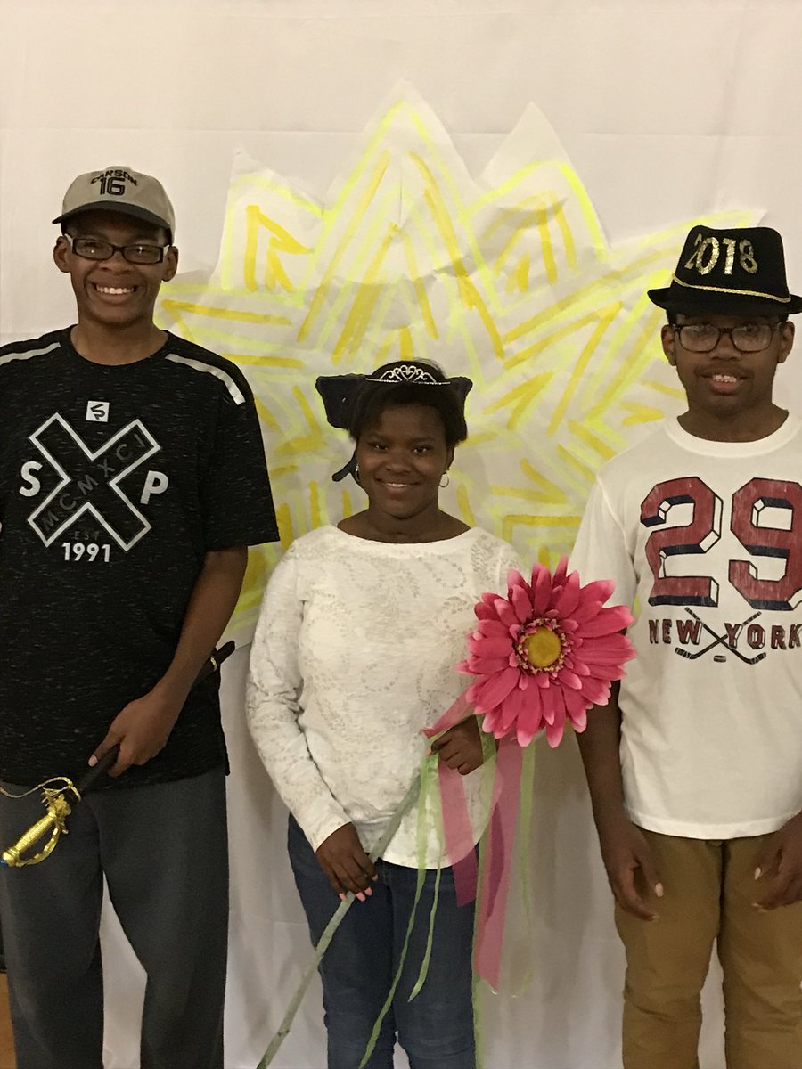 Lowrance_Middle's tweet photo. End of year dance, Lowrance style! https://t.co/VF95kernOI