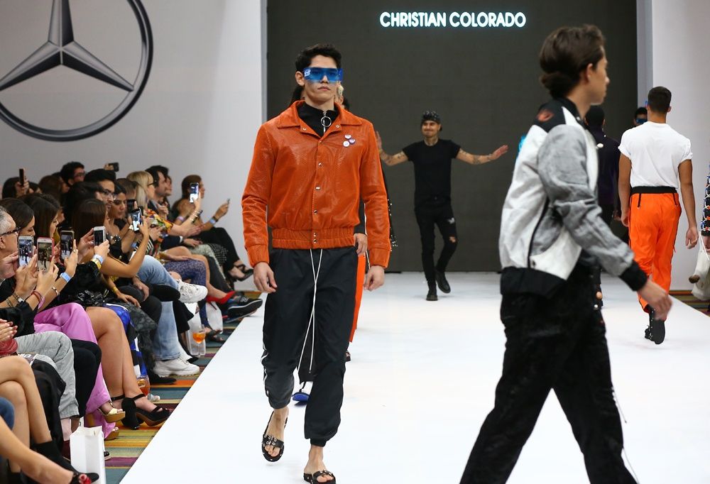 RevistaElla's tweet photo. ¡Cierre de lujo! Así fue la cuarta edición del #MBFWSV https://t.co/hqeaclf2jM #RevistaElla #MercedesBenz #MercedesBenzFashionWeek #ElSalvador @prensagrafica https://t.co/oshncVpdb4