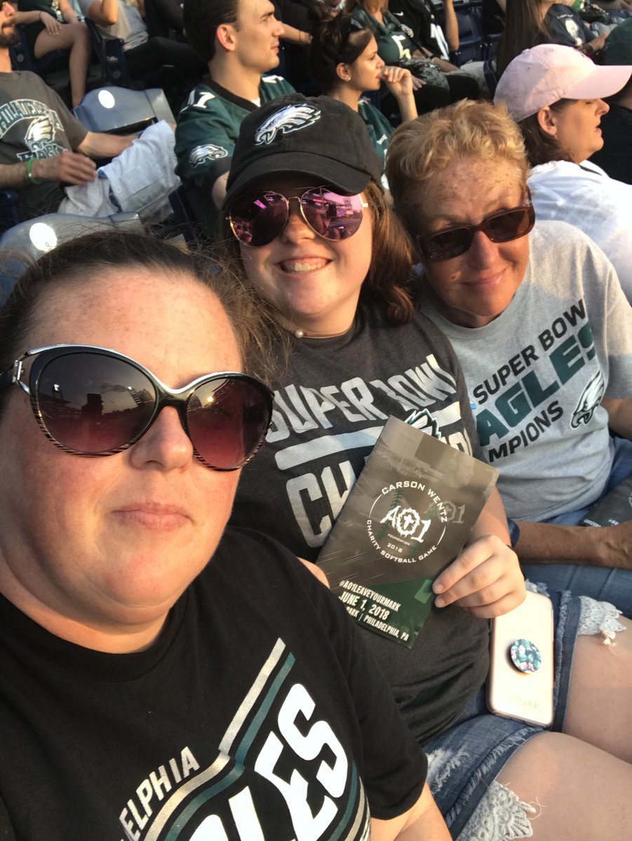 alanah_kealey's tweet photo. This is a great event!! Thanks Carson for a great memory!! 💚🖤🦅 #AO1LeaveYourMark https://t.co/ELglX8HoNE