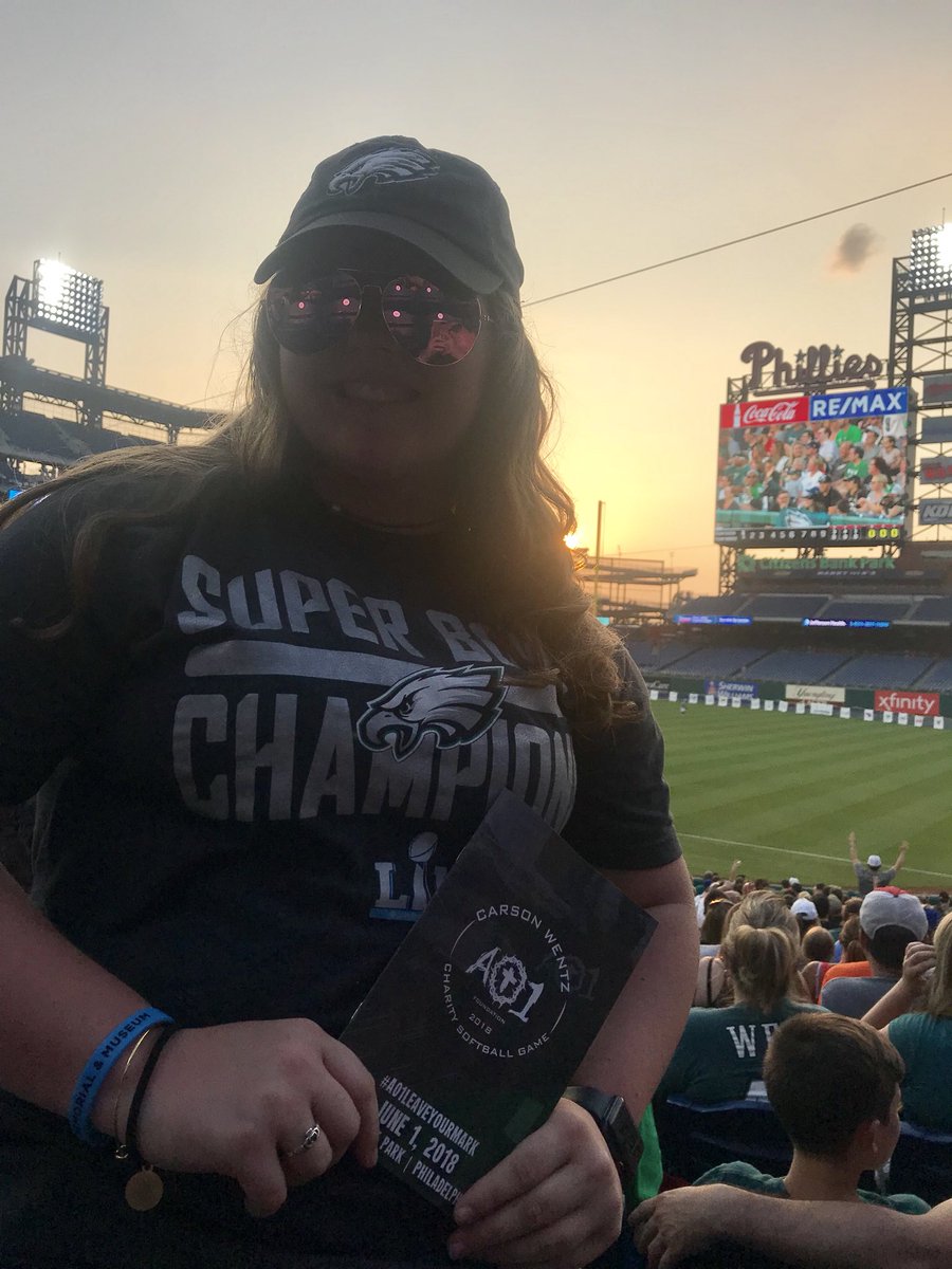 alanah_kealey's tweet photo. This is a great event!! Thanks Carson for a great memory!! 💚🖤🦅 #AO1LeaveYourMark https://t.co/ELglX8HoNE