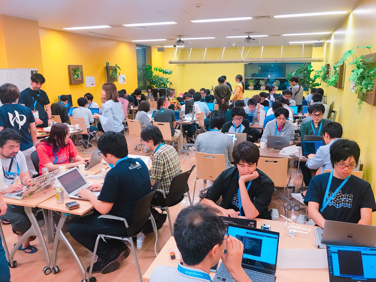 koichiroo's tweet image. #rubykaigi2018 #codeparty 昨日のコード懇親会は、RubyKaigiに参加してコード書きたい欲が高まったRubyistの発露の場というかコミュニティになっていて大変に良かった