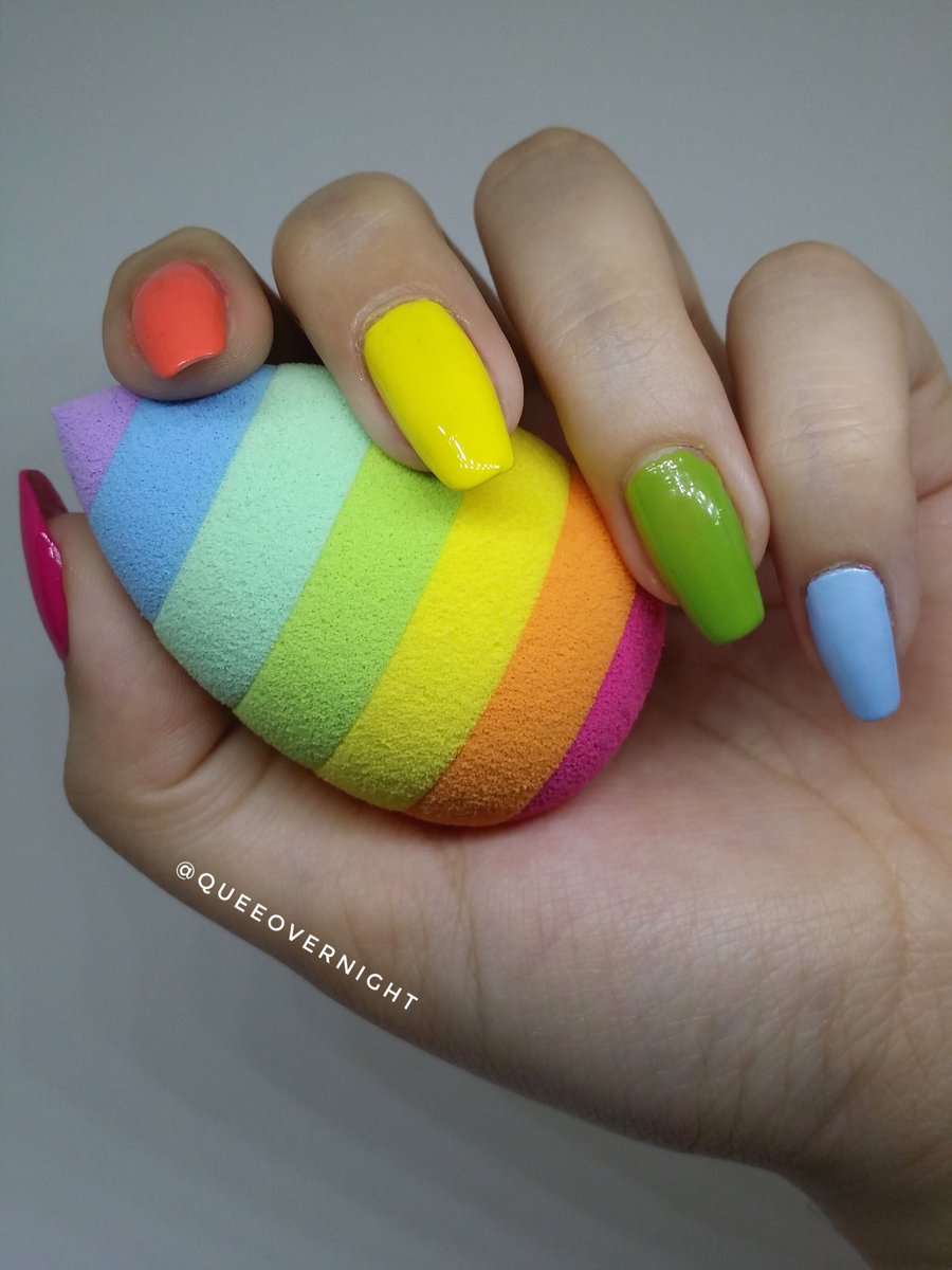 QueenOvernight's tweet photo. Sometimes you just need a splash of colour in your life 🌈🌈🌈

#FridayFeeling #PrideMonth #Pride #PrideMonth2018 #BankHolidayWeekend #PositiveVibes #positivity #NailPolishDay#nails #unhas #uñas #bblogger #bbloggers #Beauty #beleza #Belleza #lbloggers #beautyblogger #nailart https://t.co/OBzqcs6VpD