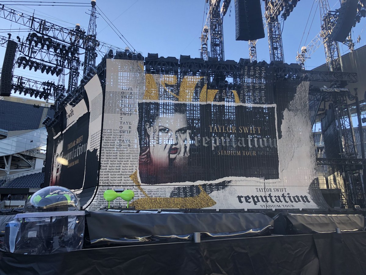 BruneMeghan's tweet photo. THIS IS THE BEST NIGHT OF MY LIFE! @taylornation13 IS REALLY OUT HERE MAKING DREAMS COME TRUE THANK YOU SO MUCH FOR UPGRADING OUR SEATS!! #repTourChicago #repuationStadiumTour @taylornation13 https://t.co/nIn6nQm7a1